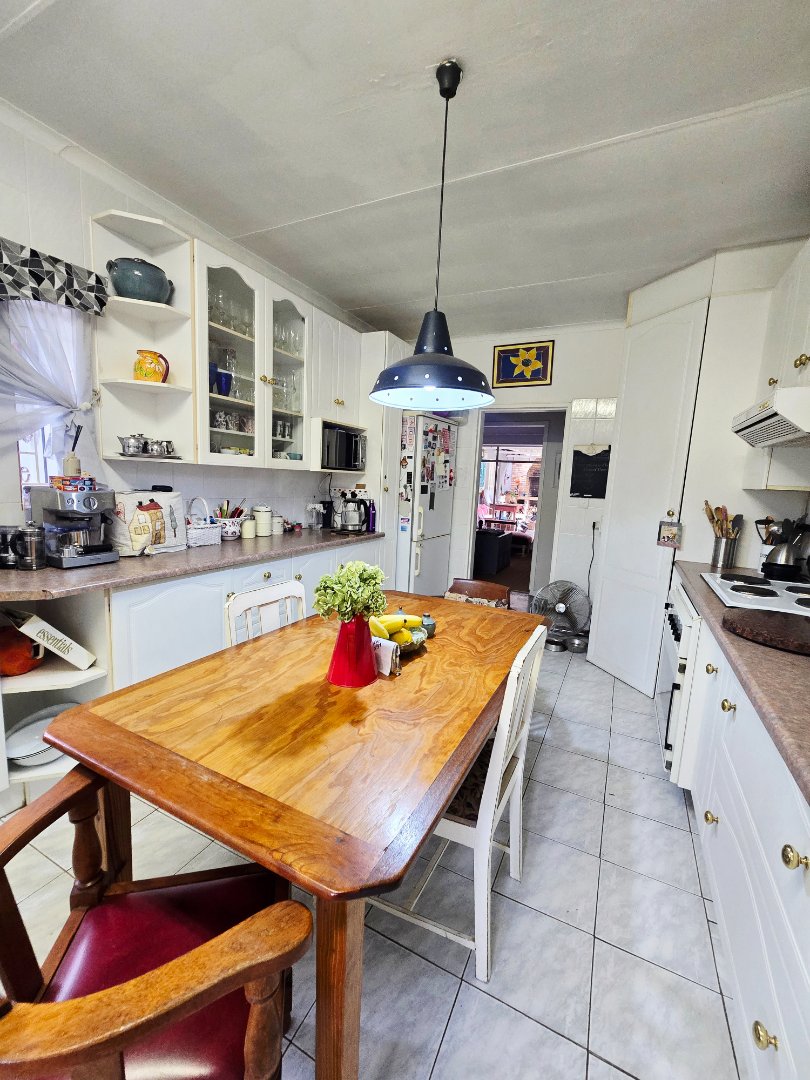 5 Bedroom Property for Sale in La Hoff North West